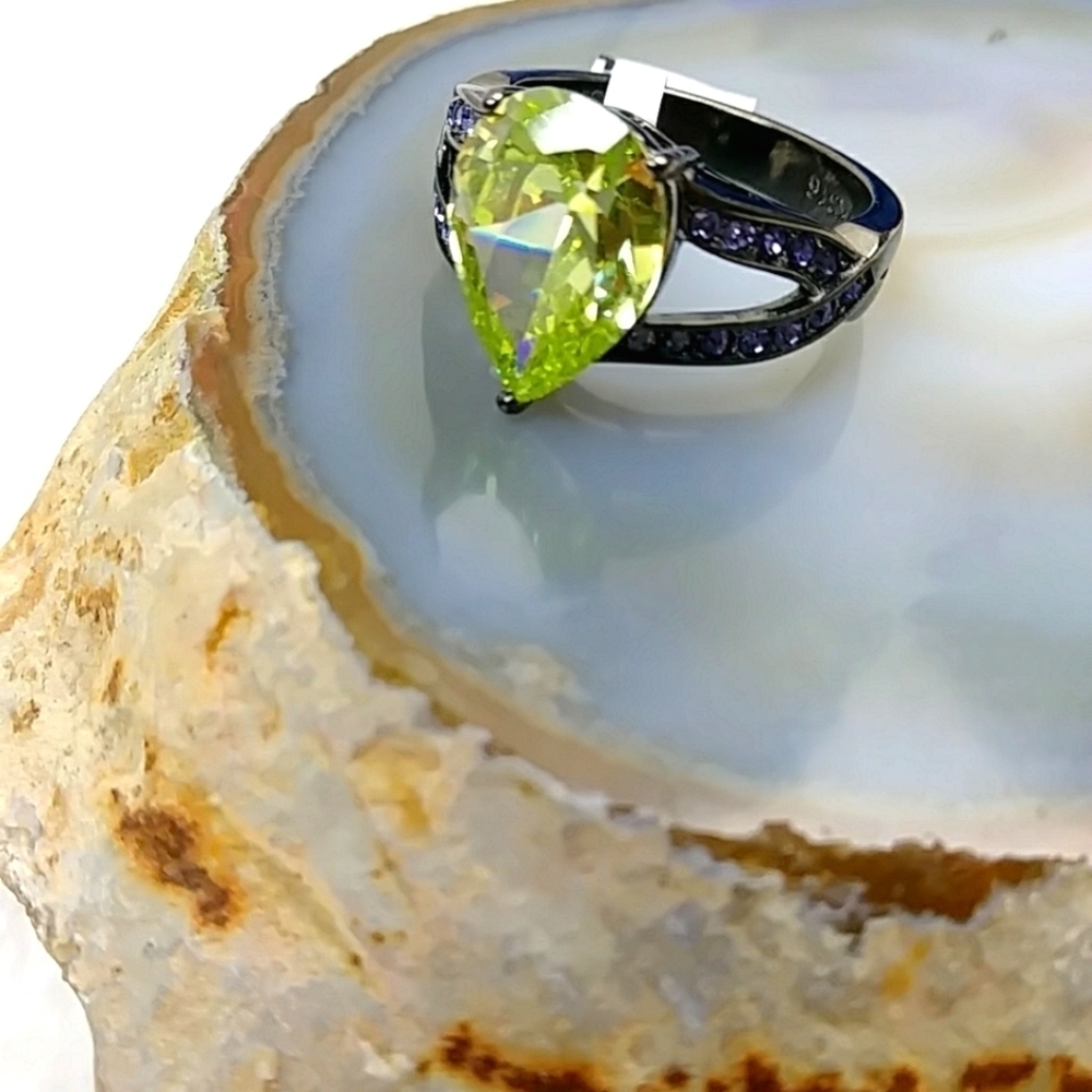 Gothic Cocktail Ring Nickel Free Teardrop Peridot Color Bold Rhinestone Shiny - Picture 4 of 15